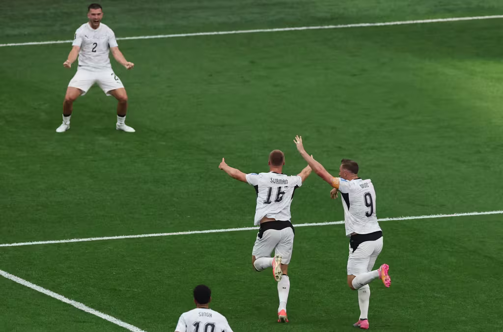 Finn Surman of New Zealand celebrates with Chris Wood 9 after scoring the team s first goal during the FIFA World Cup 2026 Group G match between New Zealand and Egypt