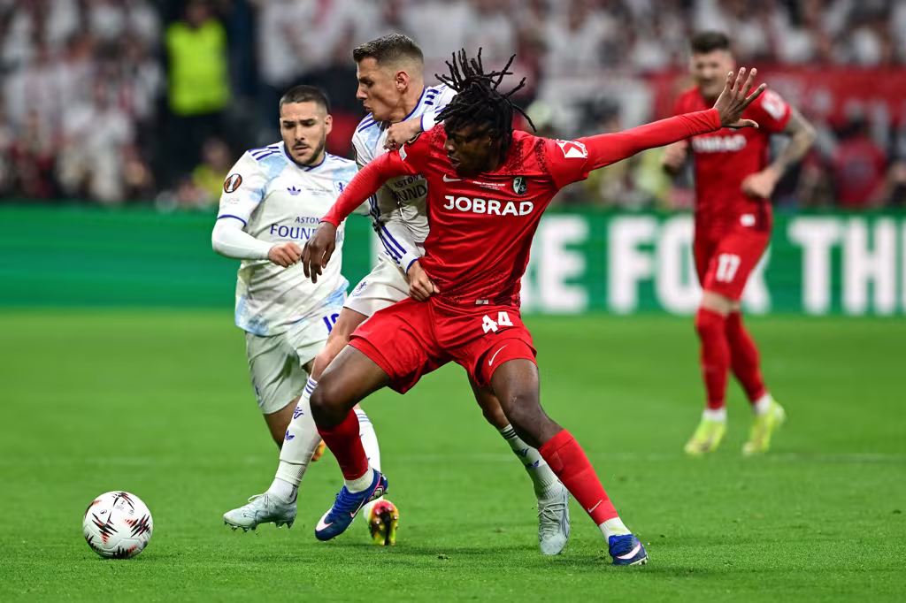 Johan Manzambi in the UEFA Europa League final with Freiburg against Aston Villa